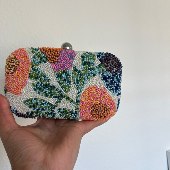 Multi-beaded clutch - Picture 6 of 16